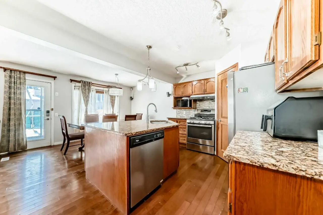207 Eldorado Close NE