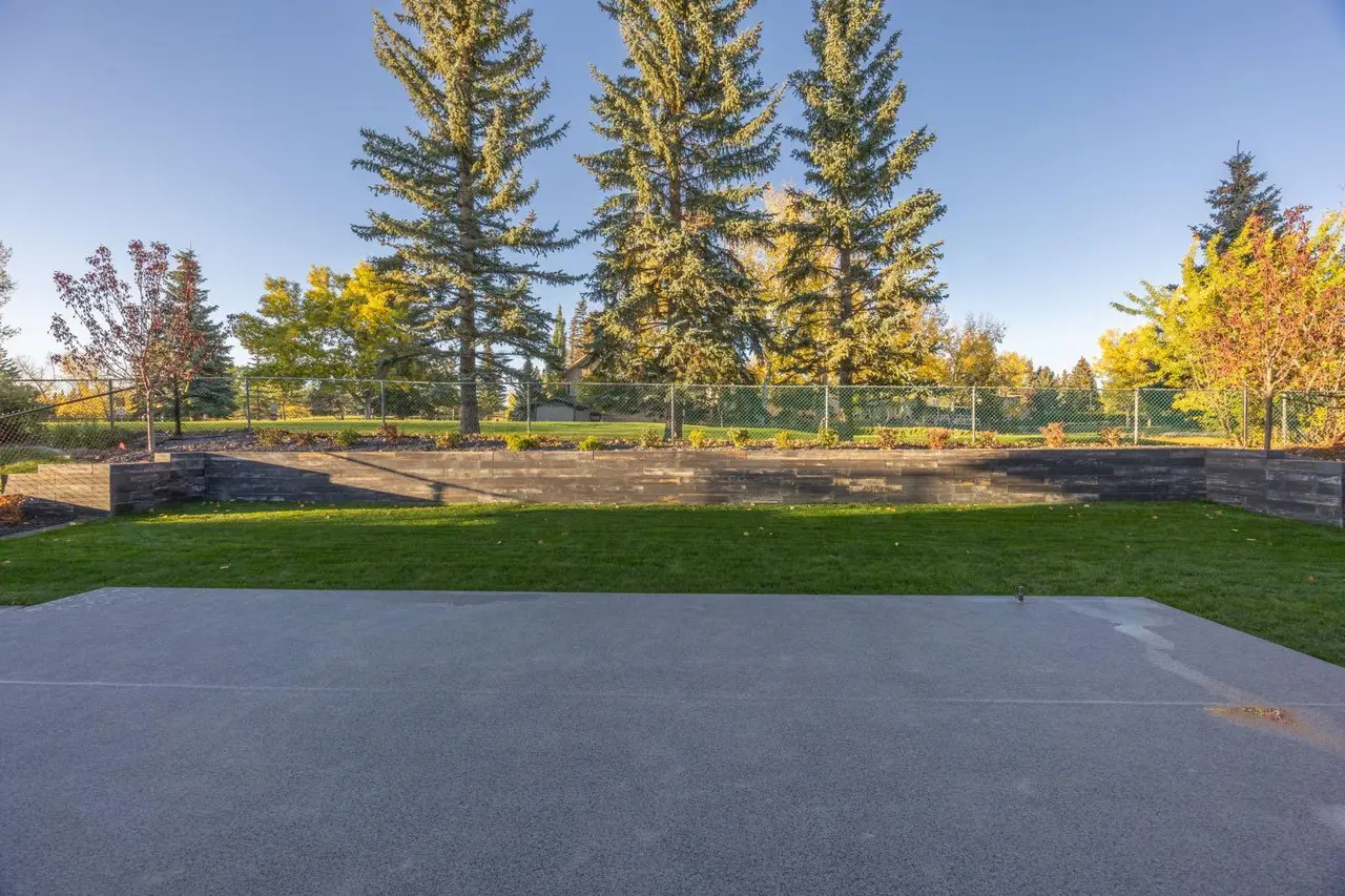 620 Varsity Estates Crescent NW