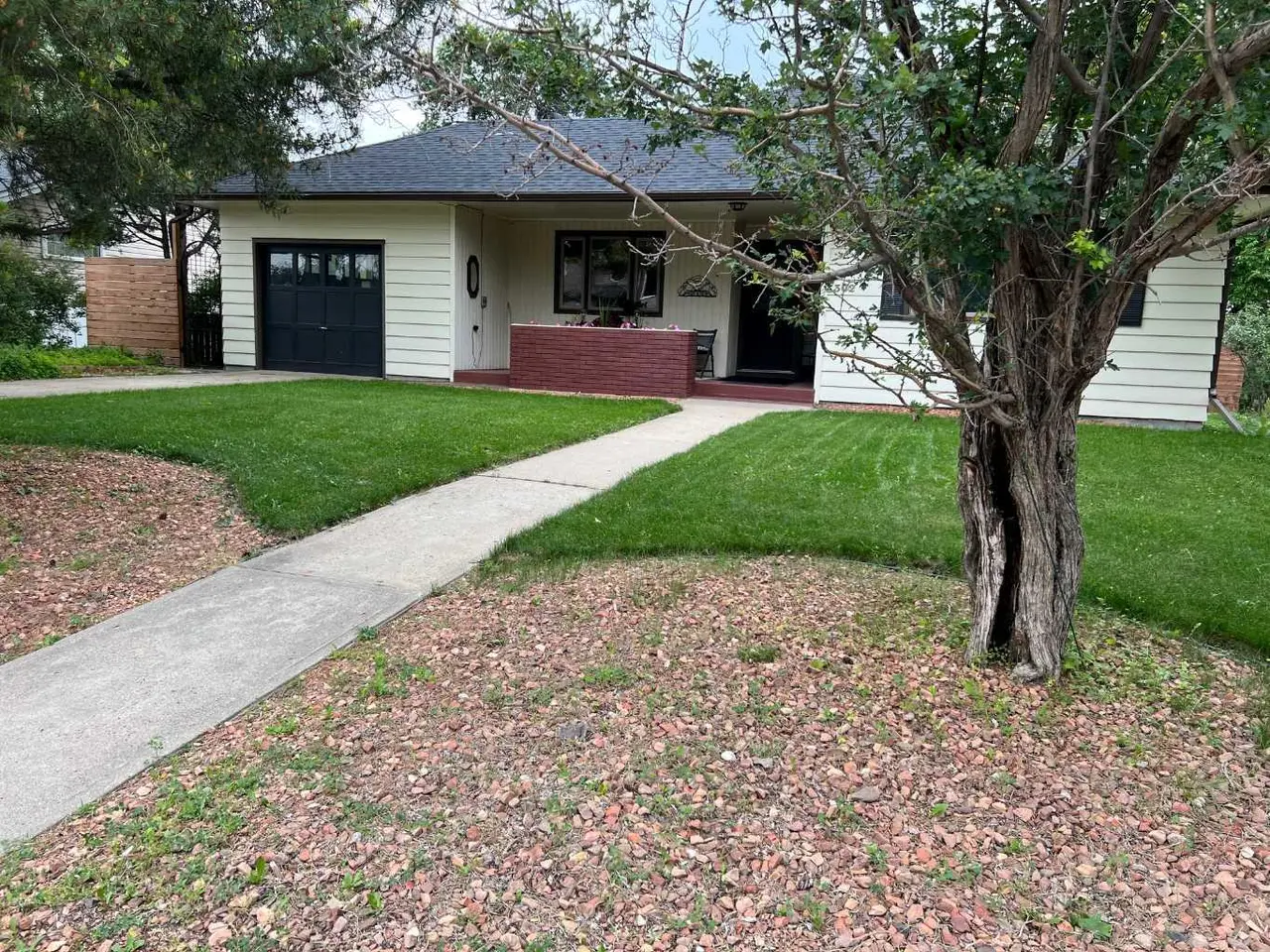 302 Prospect Drive SW