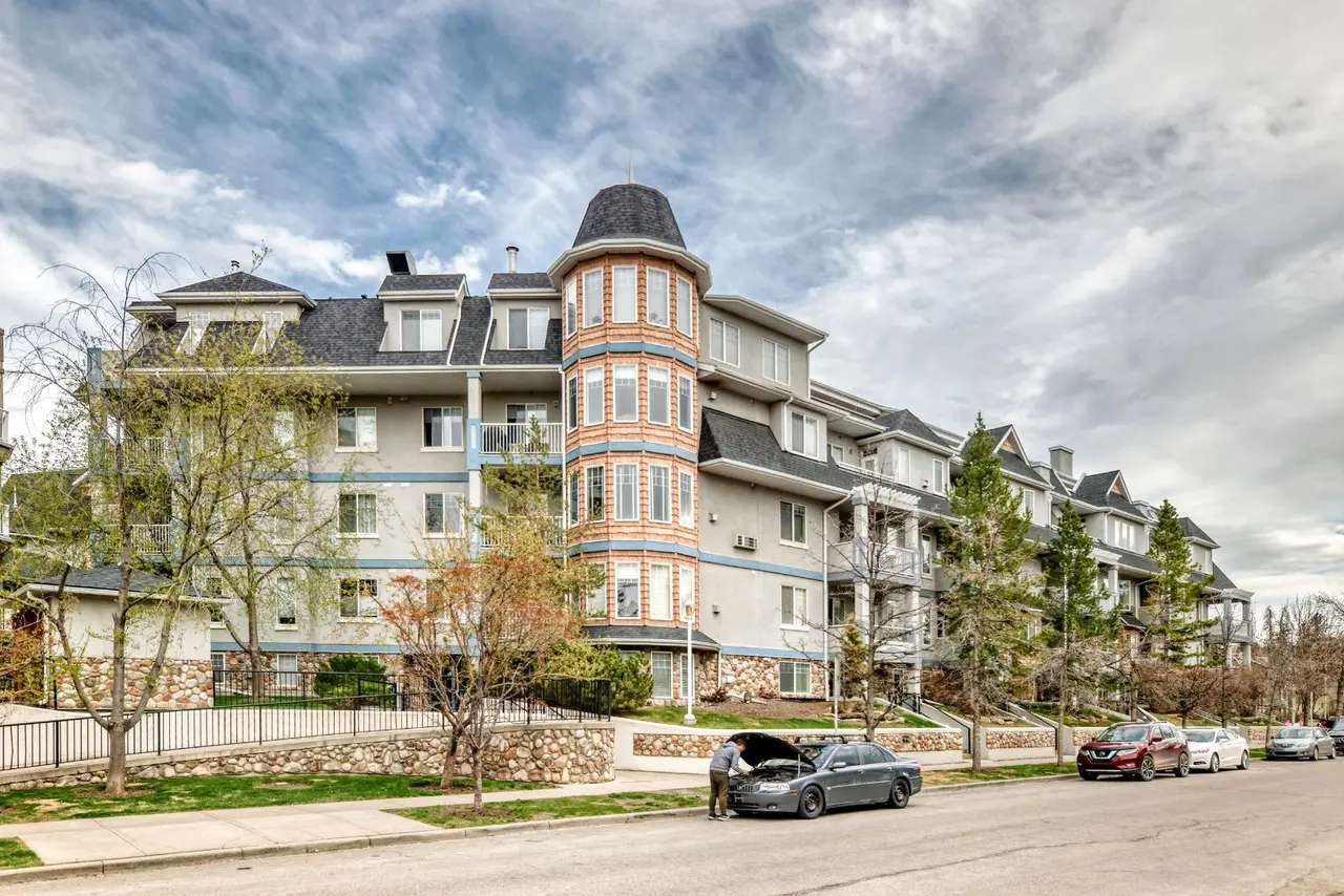 101, 2422 Erlton Street SW