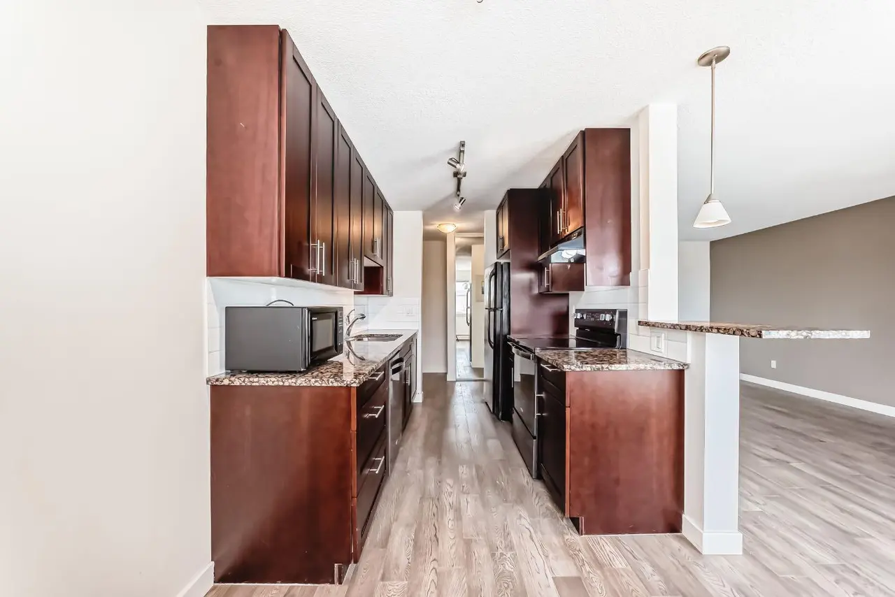 302, 4455A Greenview Drive NE