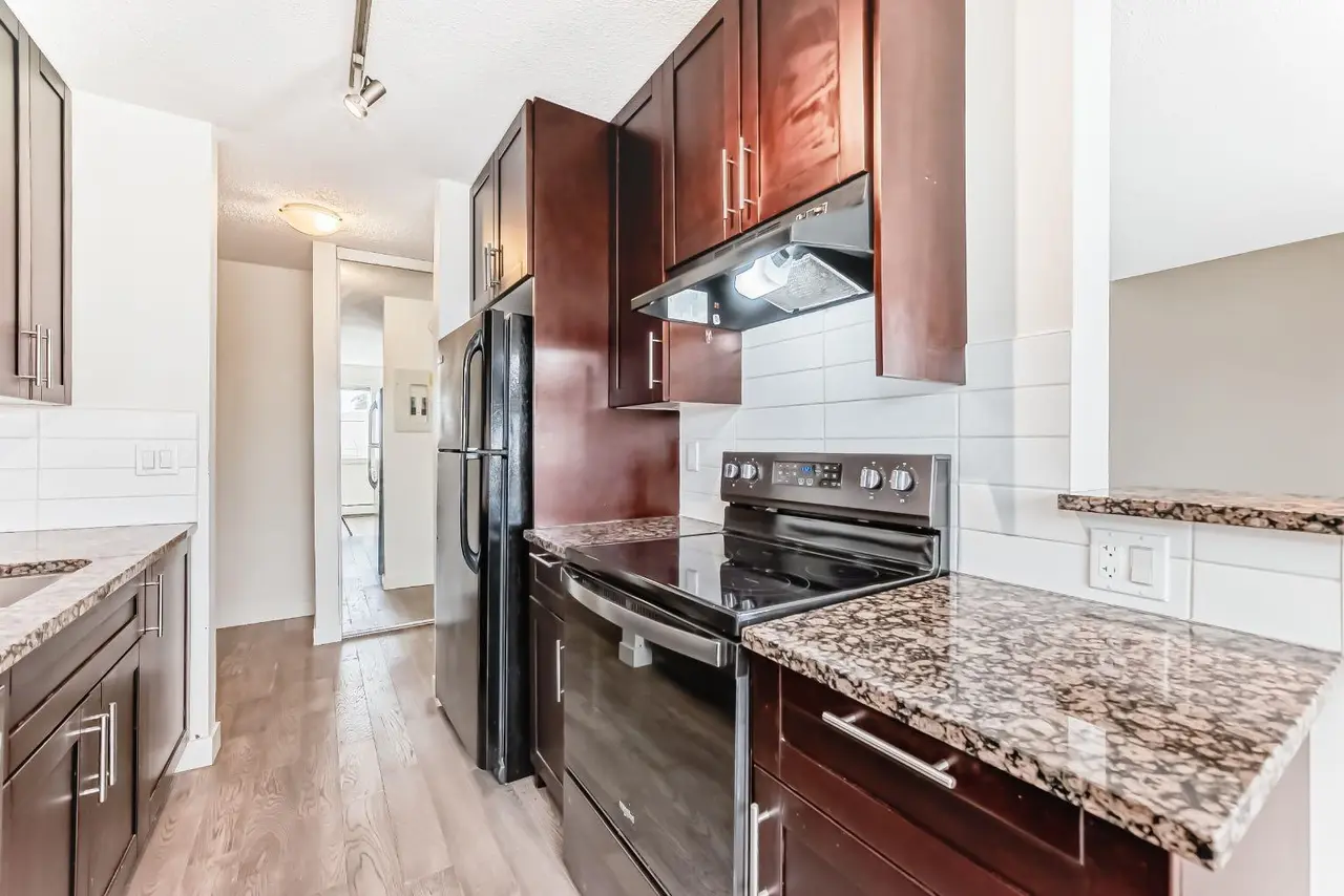 302, 4455A Greenview Drive NE