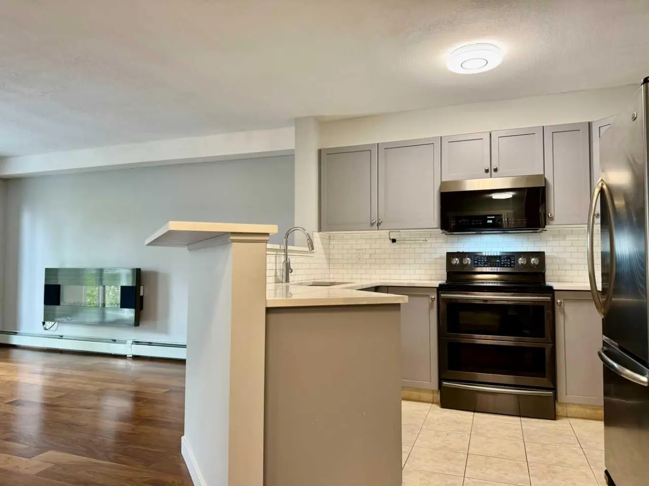 1212, 2518 Fish Creek Boulevard SW