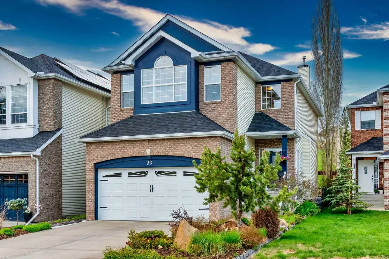 30 Discovery Ridge Gardens SW