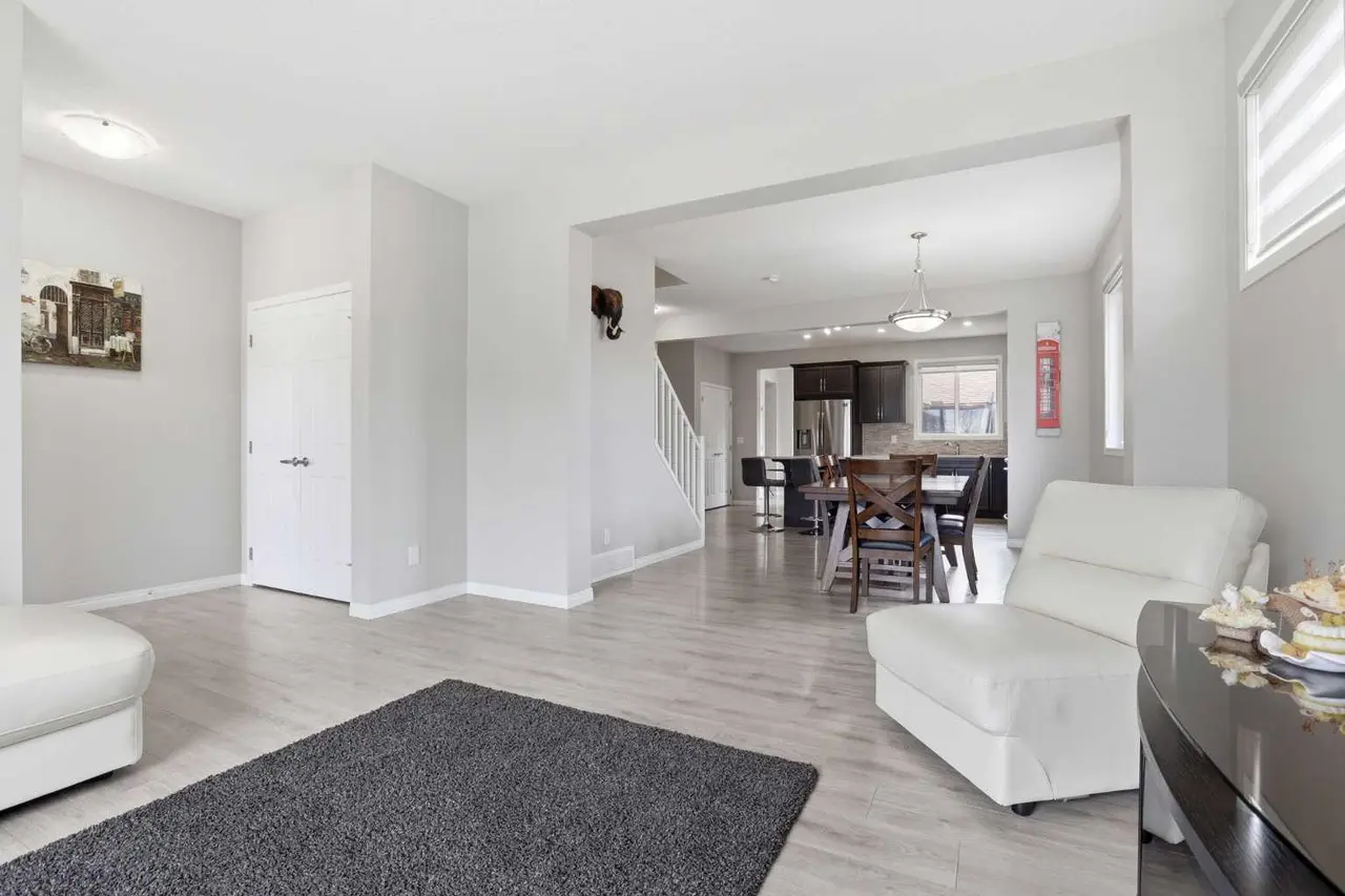 312 Carrington Way NW