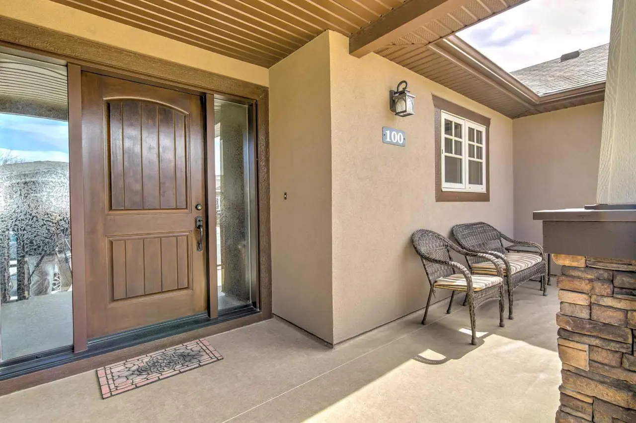 100 Canyoncrest Point W