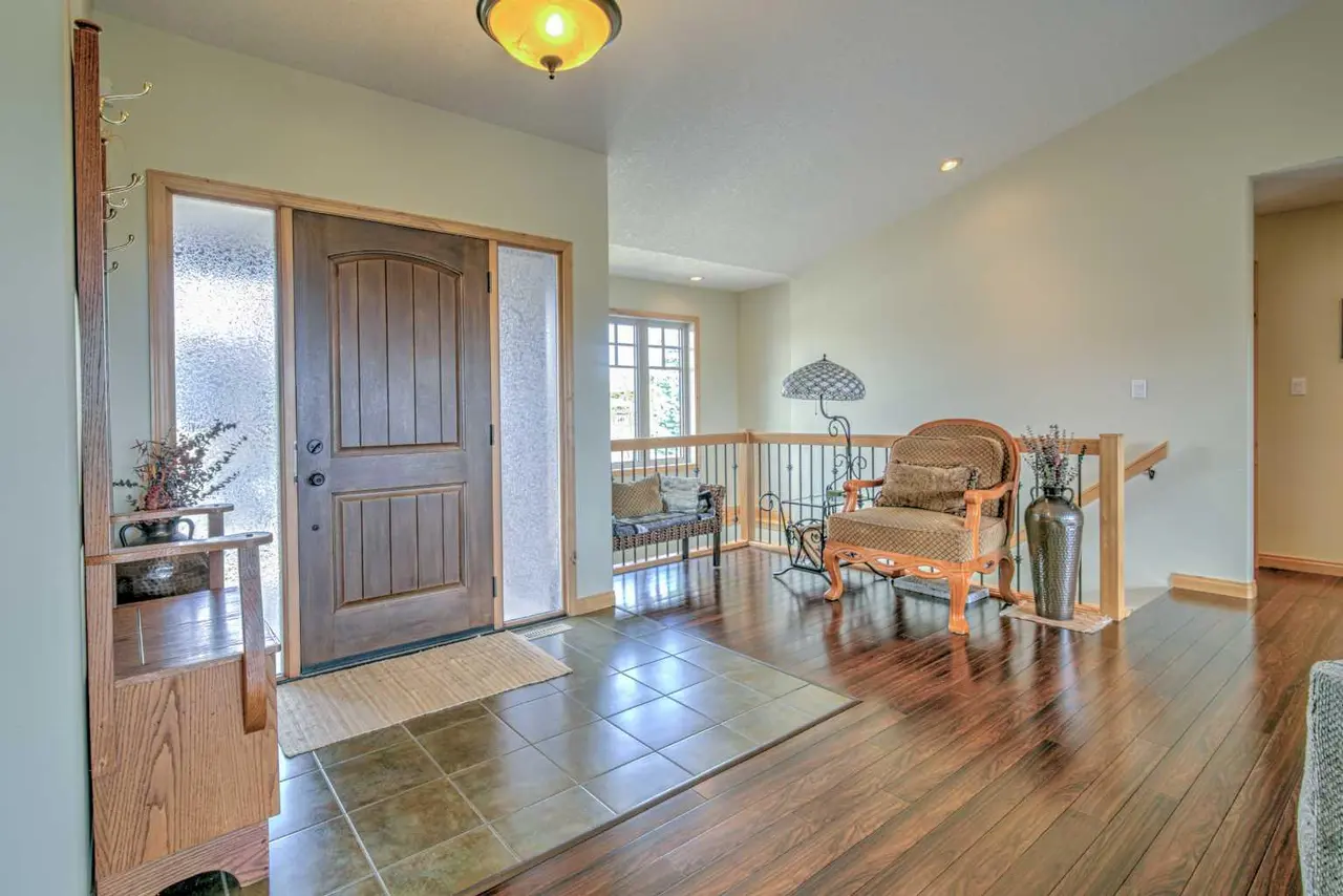 100 Canyoncrest Point W