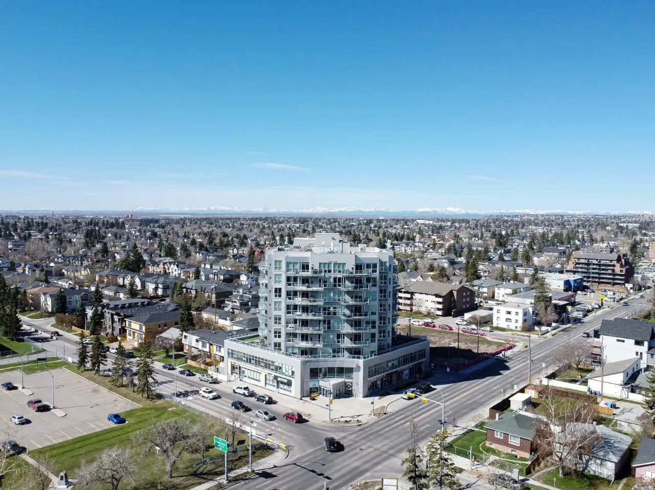 806, 2505 17 Avenue SW