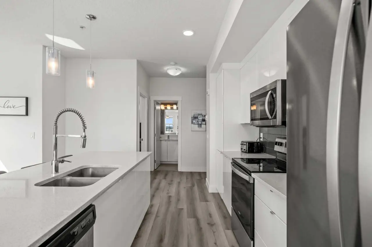 305, 19661 40 Street SE