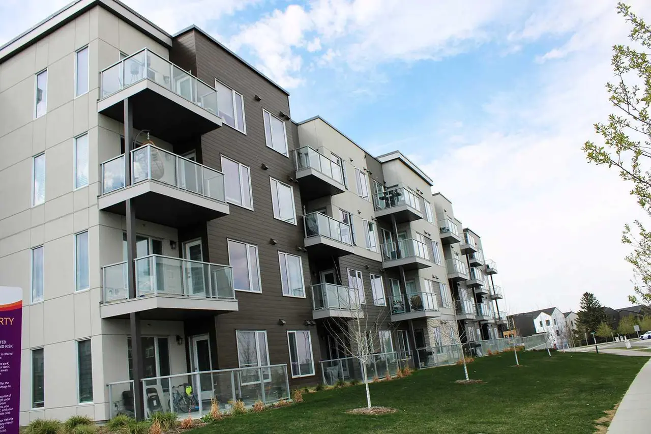 205, 700 Shawnee Square SW