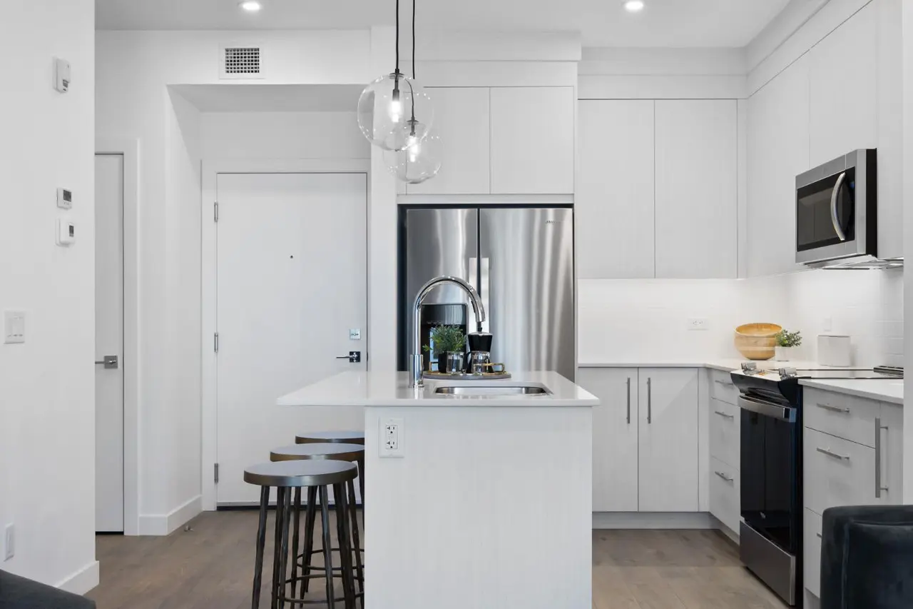 1206, 44 Skyview Parkway NE