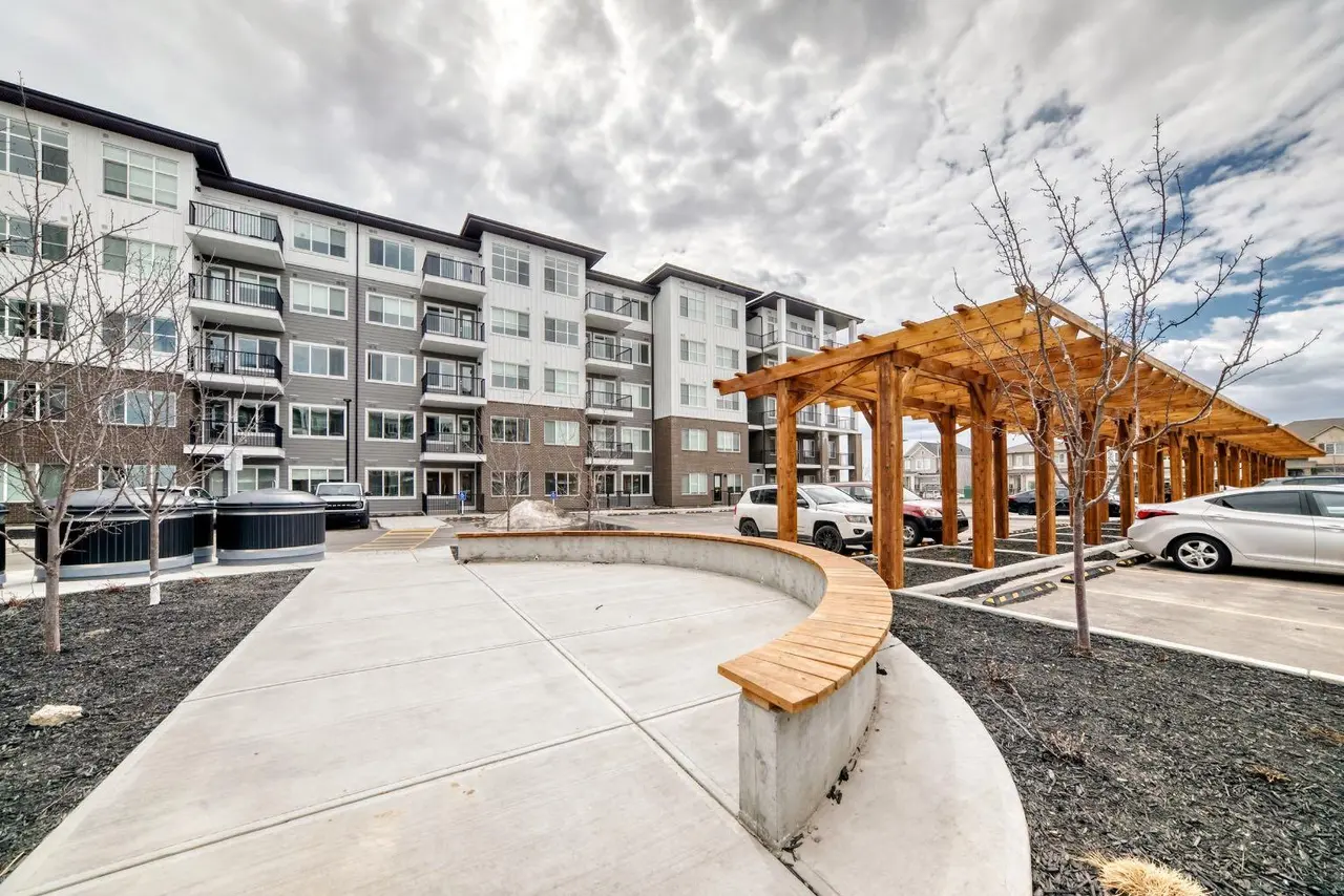 1206, 44 Skyview Parkway NE