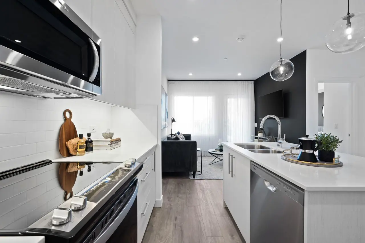 1206, 44 Skyview Parkway NE