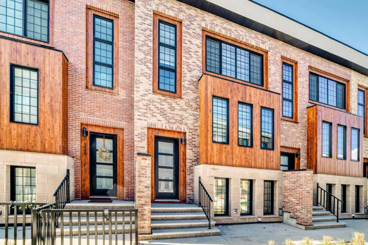 323, 81 Greenbriar Place NW