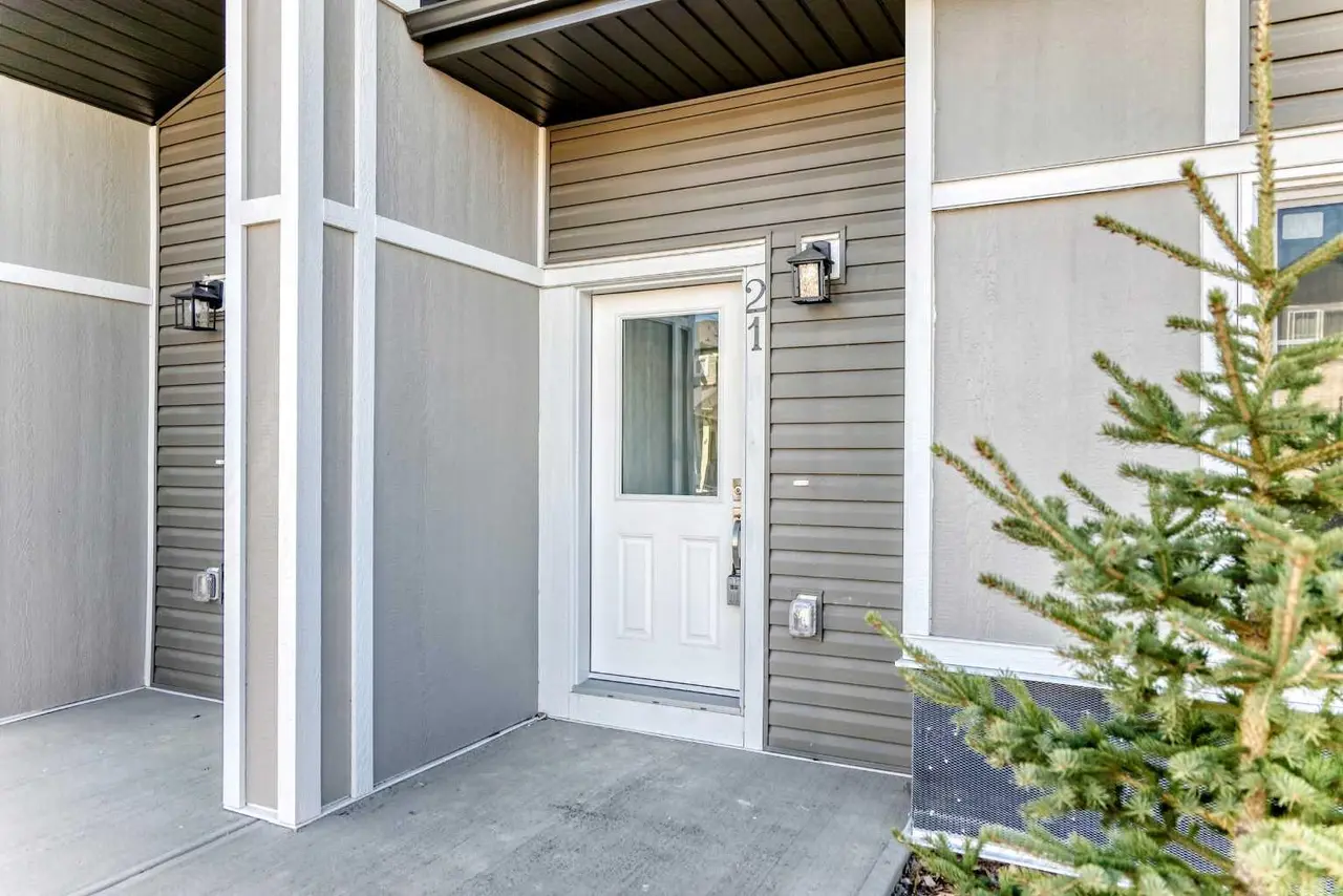 21 Cornergate Place NE