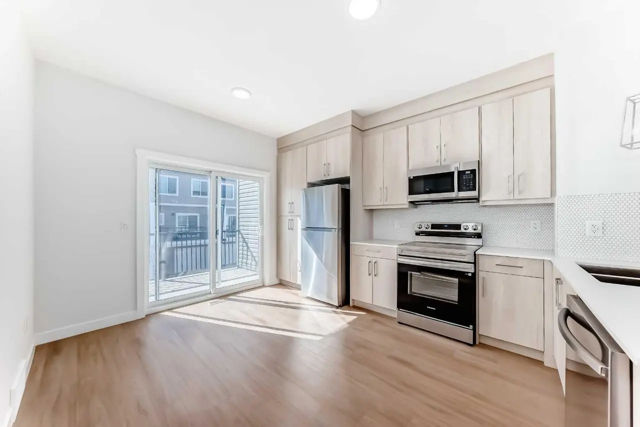 21 Cornergate Place NE