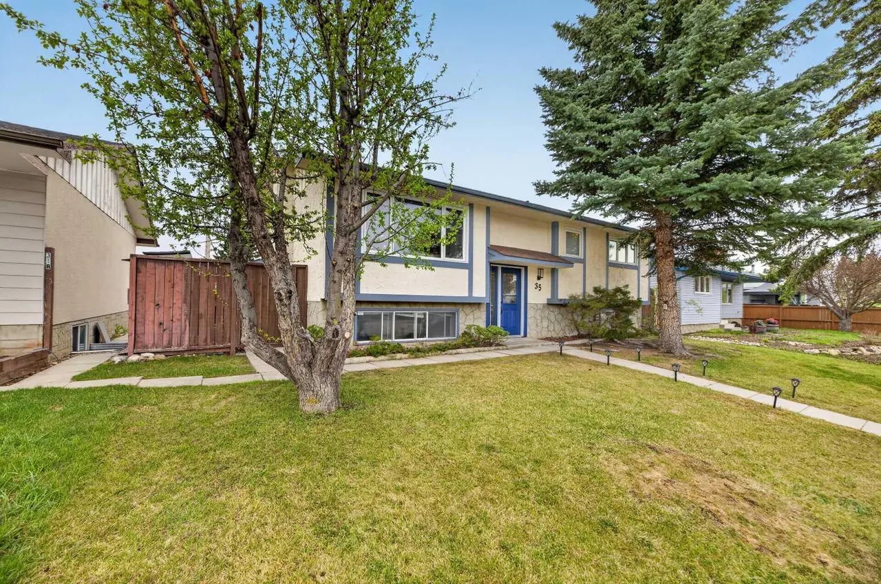 35 Queen Isabella Close SE