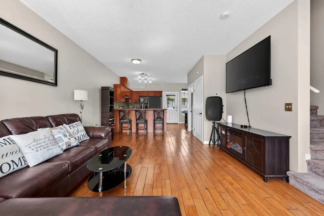 402, 2005 Luxstone Boulevard SW