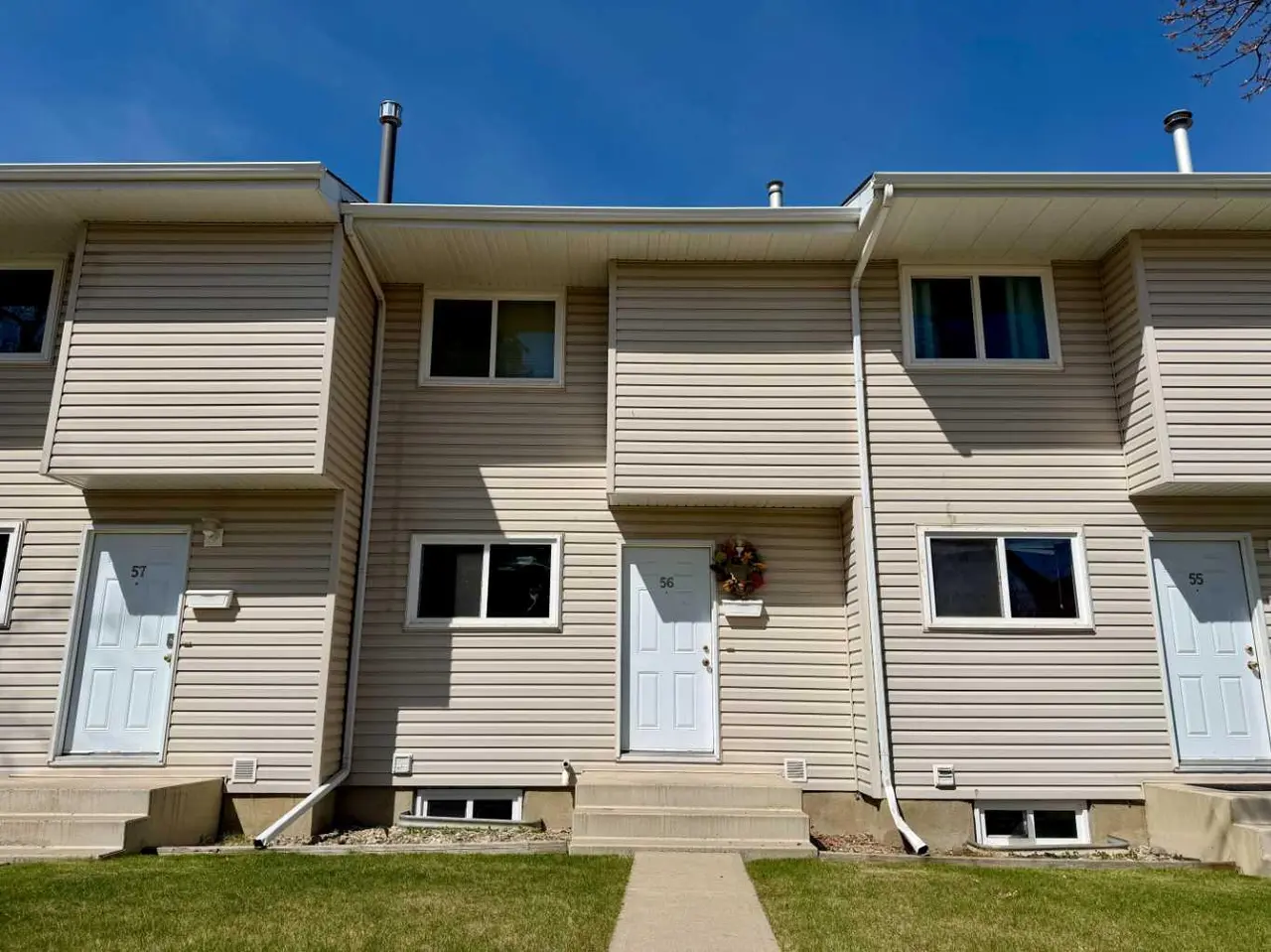 56, 55 Lemoyne Crescent W
