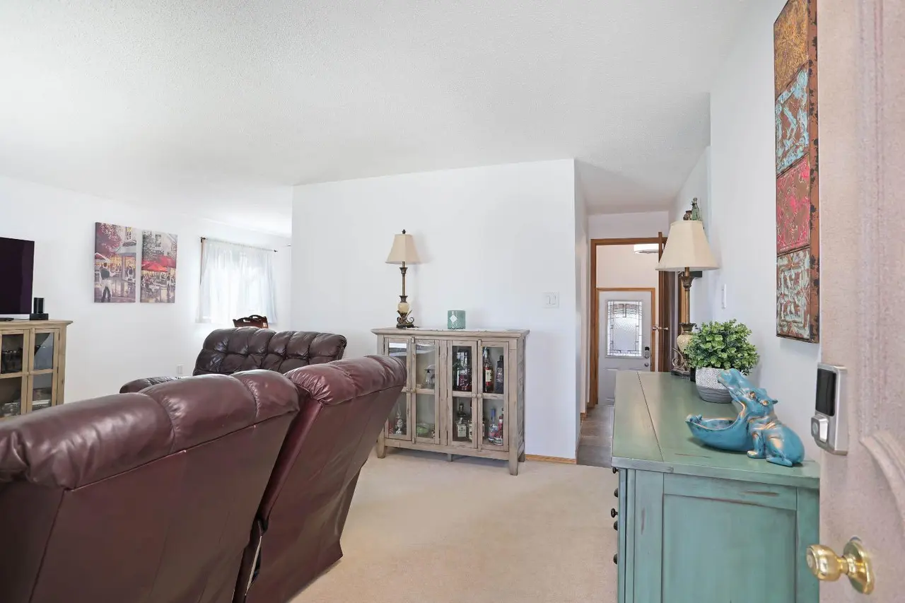 59 Greenbrook Drive E
