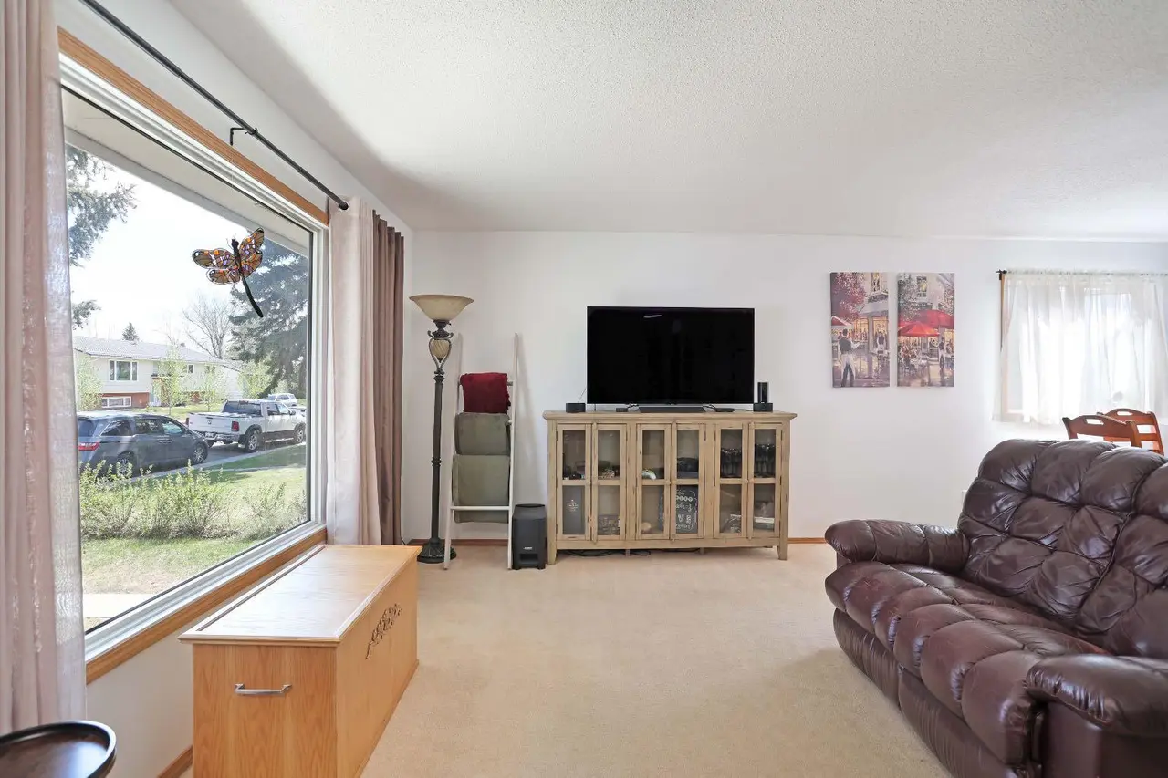 59 Greenbrook Drive E