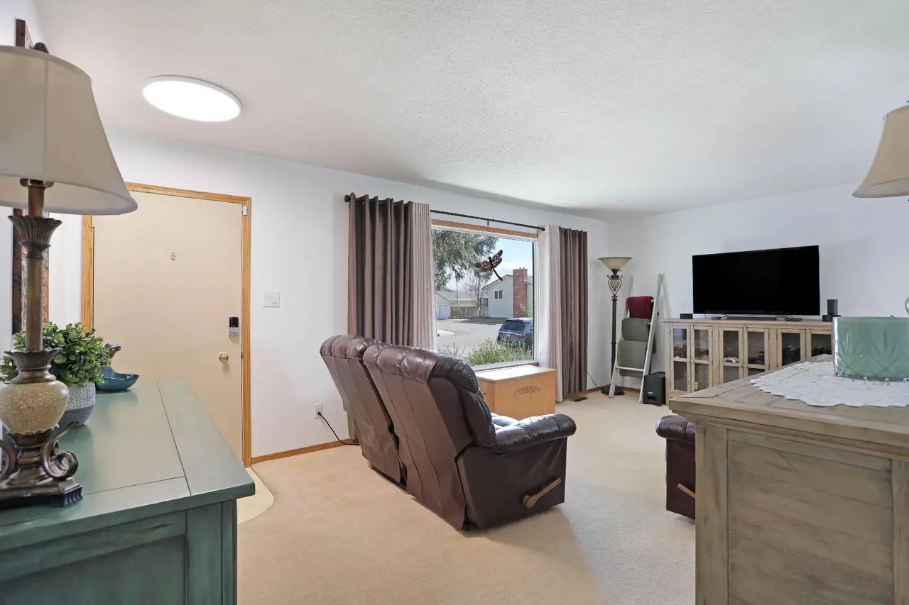 59 Greenbrook Drive E