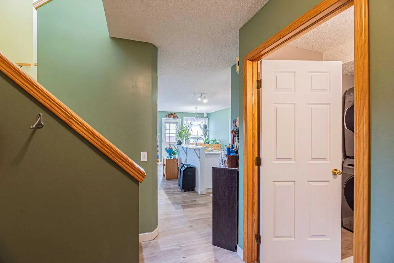 18 Coral Springs Circle NE