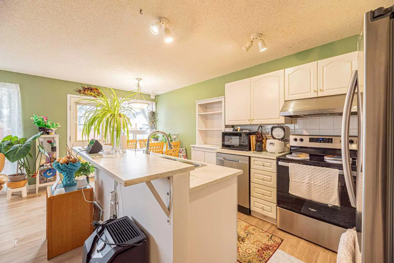 18 Coral Springs Circle NE
