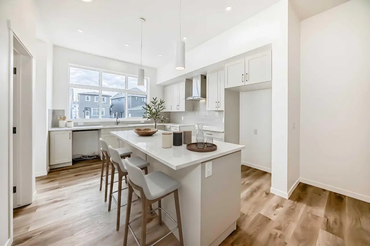 36 Mercado Road SE