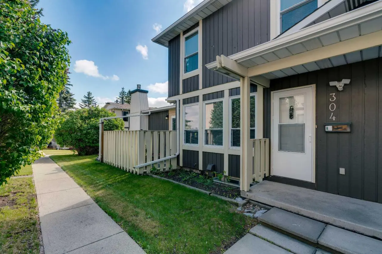 304, 544 Blackthorn Road NE