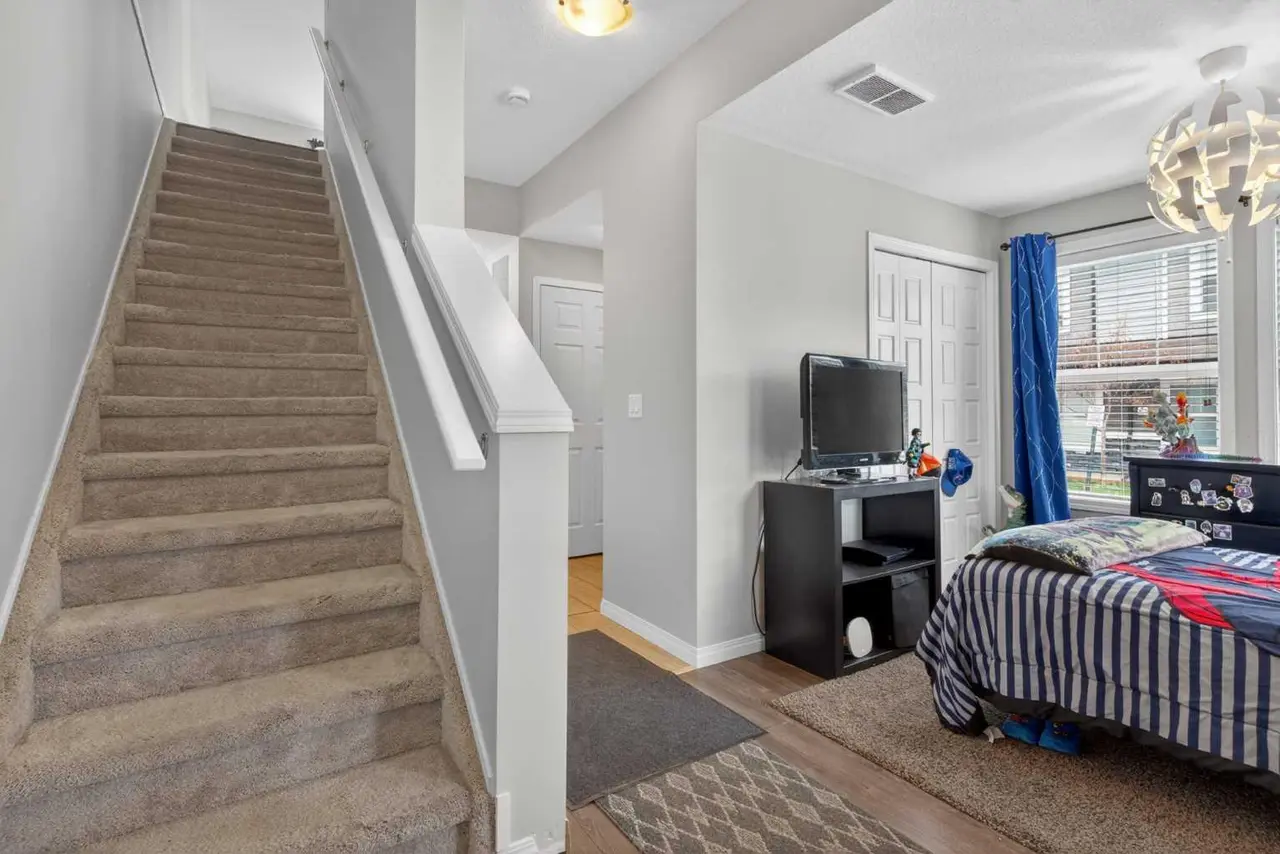 1601, 280 Williamstown Close NW