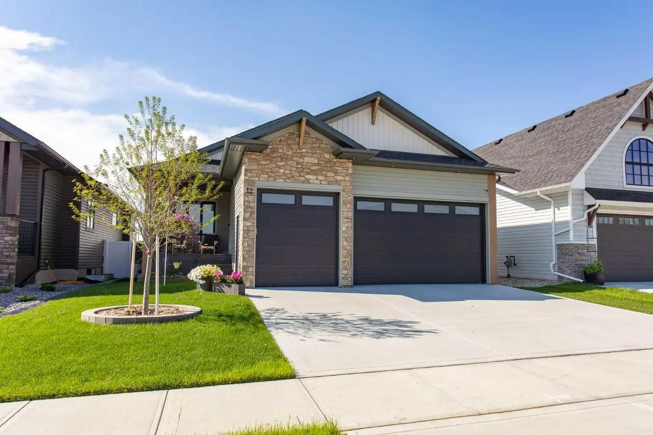 12 Emmett Crescent 