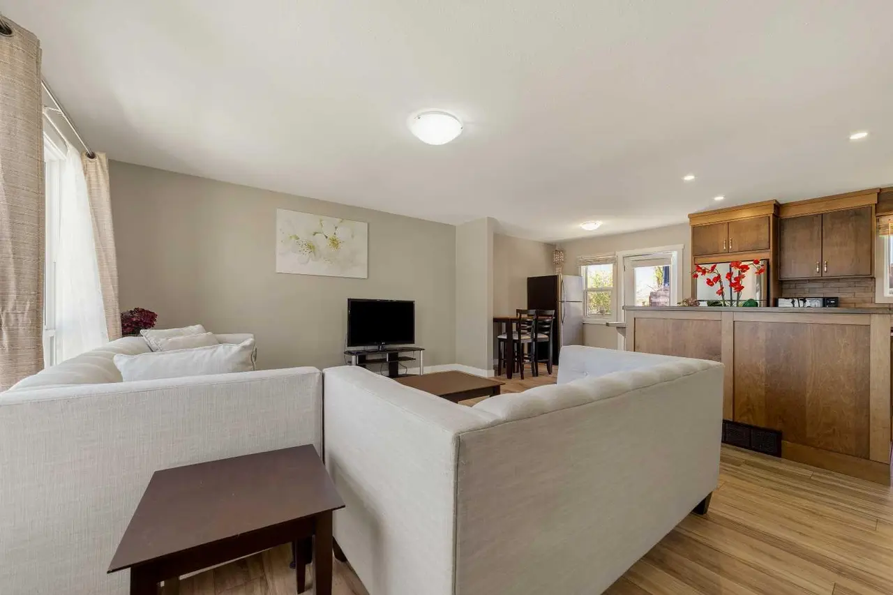 10 Trent Road W