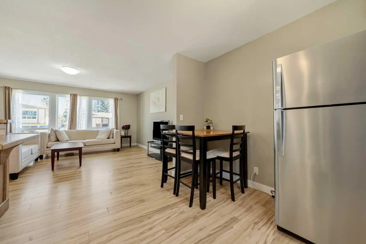 10 Trent Road W