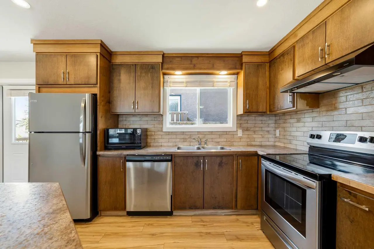 10 Trent Road W