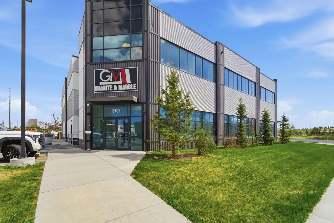 1200, 3702 6 Street NE