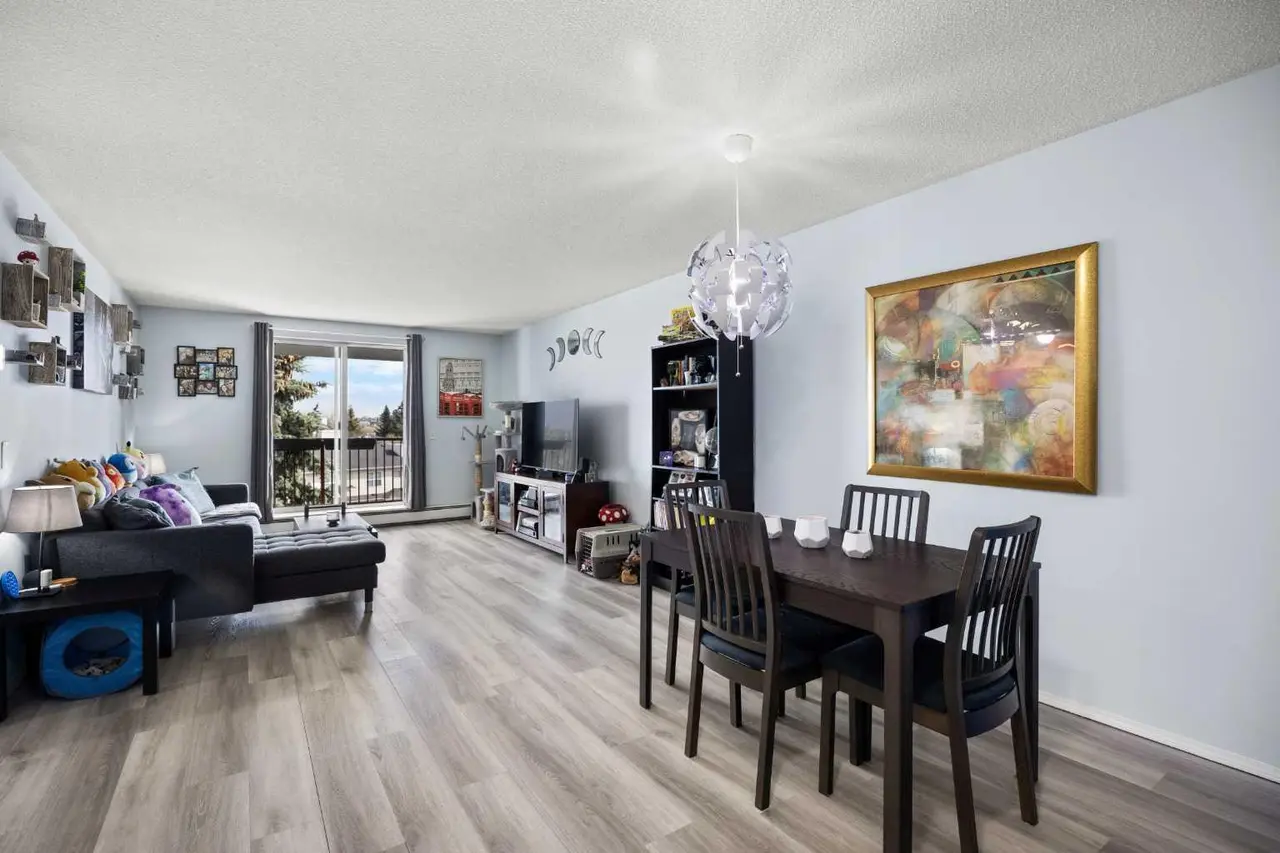 412, 9 Country Village Bay NE