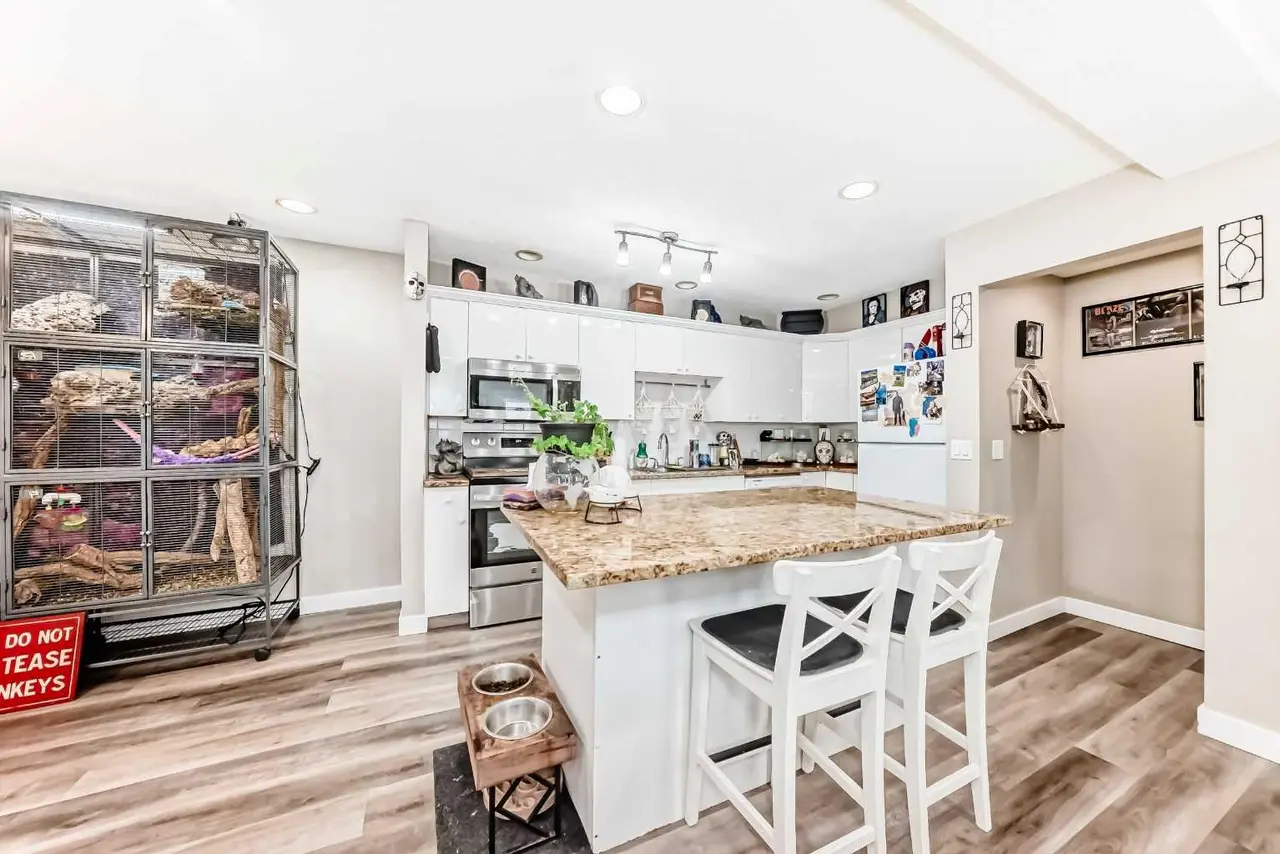 1-6, 8 Huntley Close NE