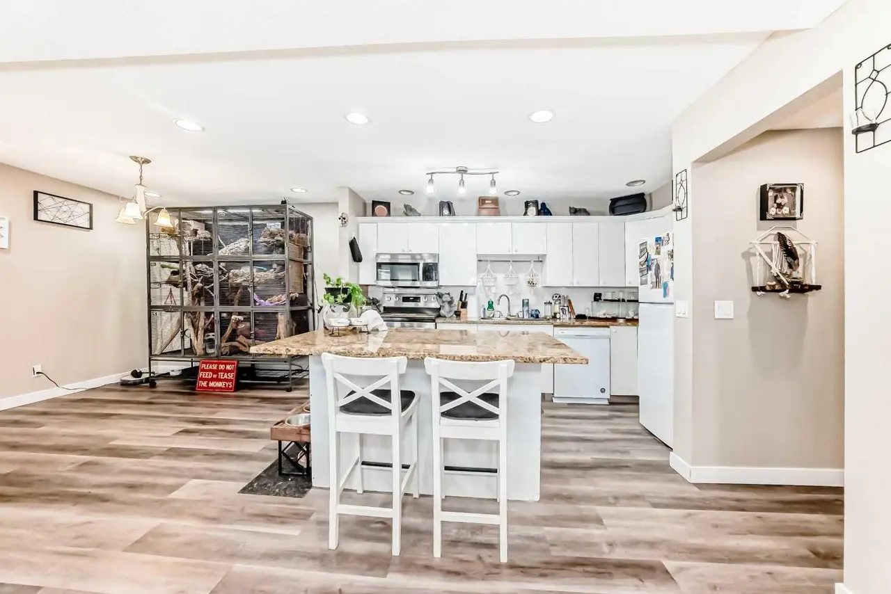 1-6, 8 Huntley Close NE