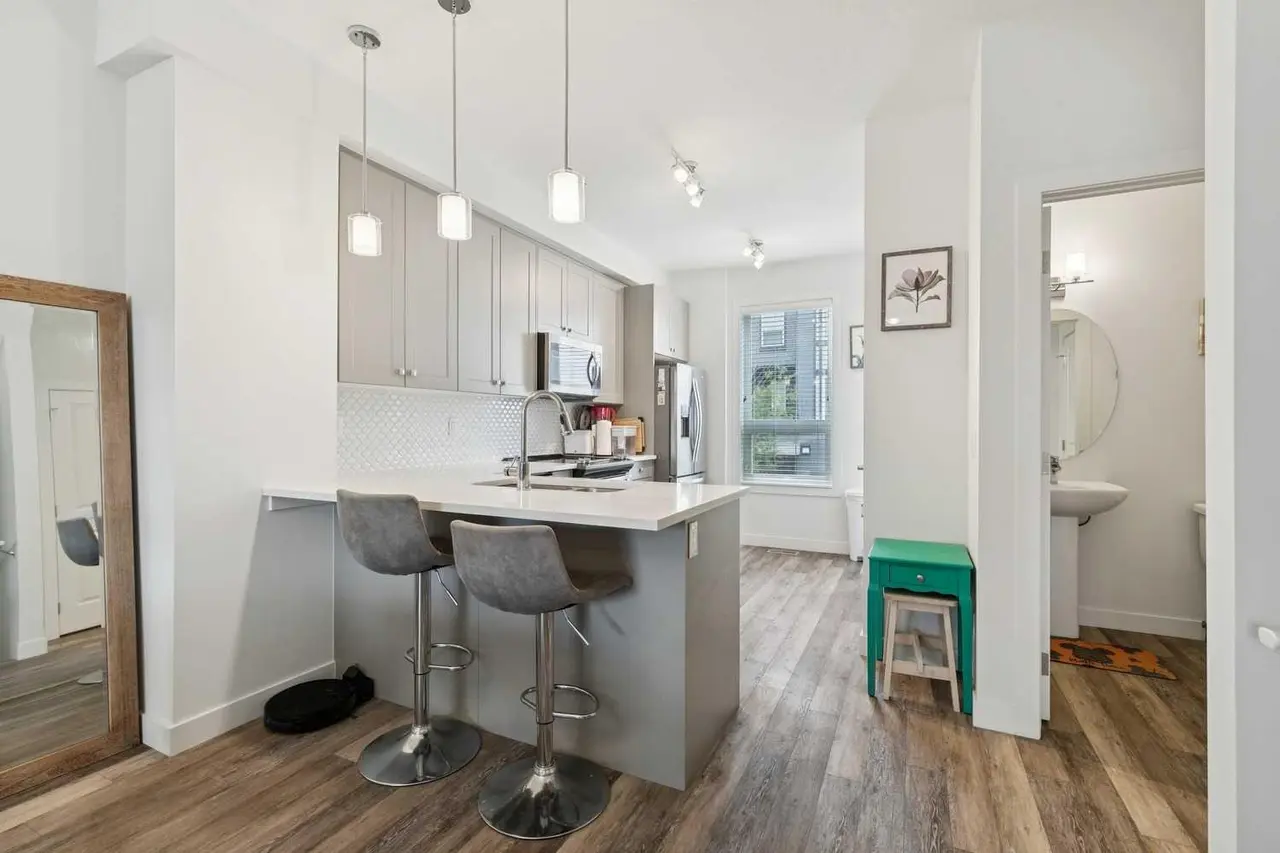 108, 11 Evanscrest Mews NW