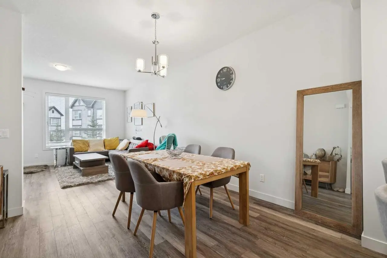 108, 11 Evanscrest Mews NW