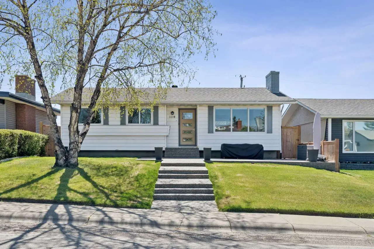 2219 Munro Drive NE