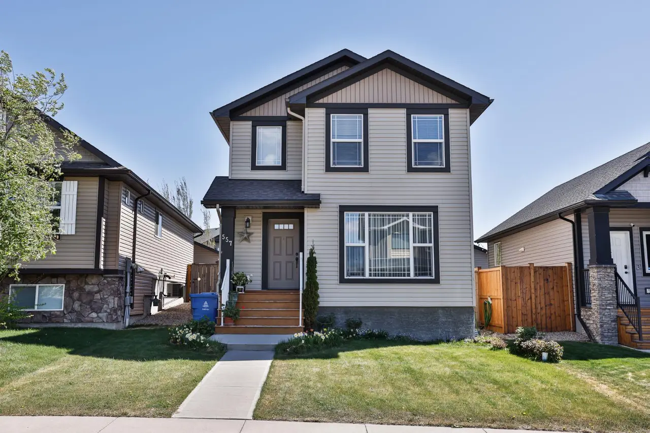 557 Mary Cameron Crescent N