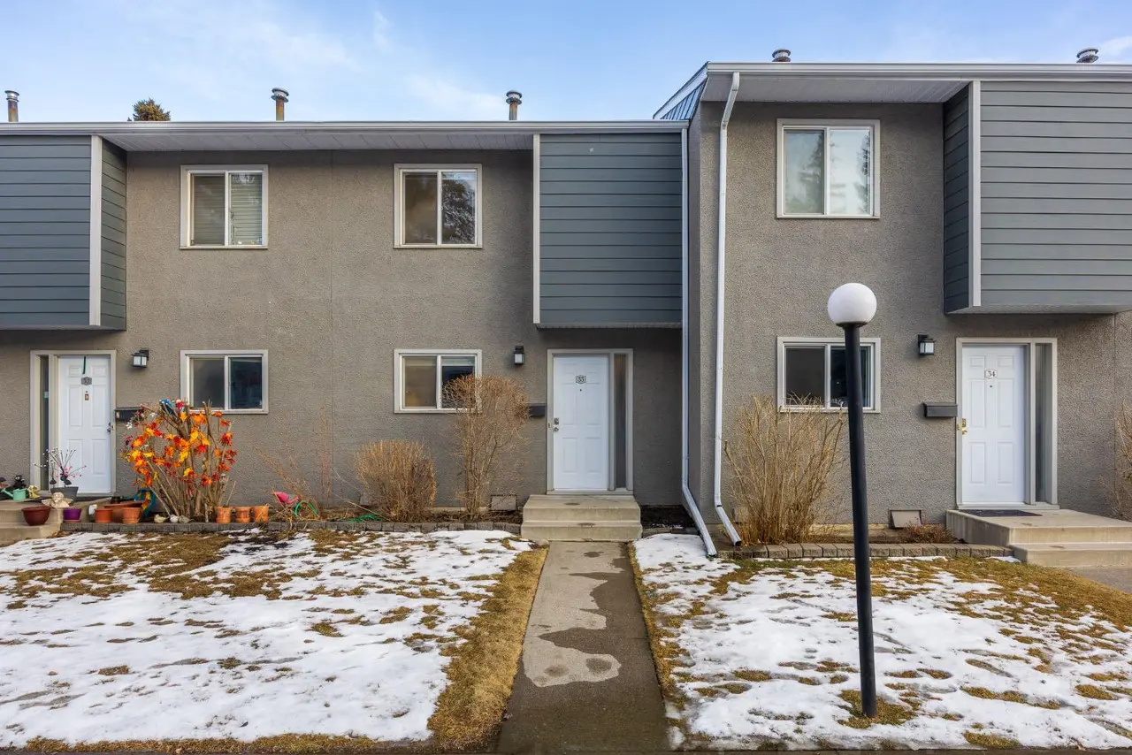 33, 219 90 Avenue SE