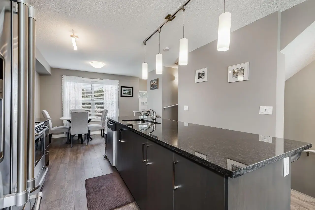 402, 1225 Kings Heights Way SE