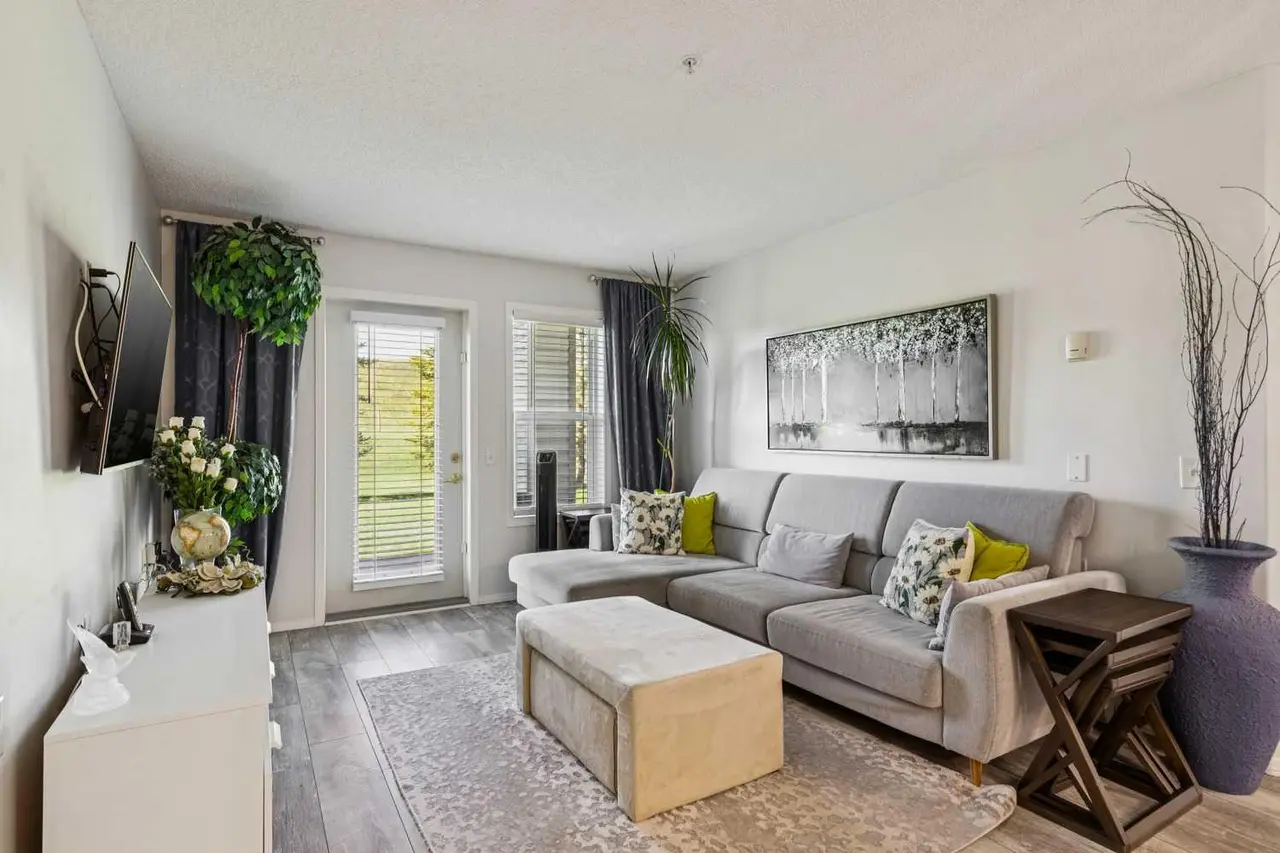 139, 5000 Somervale Court SW