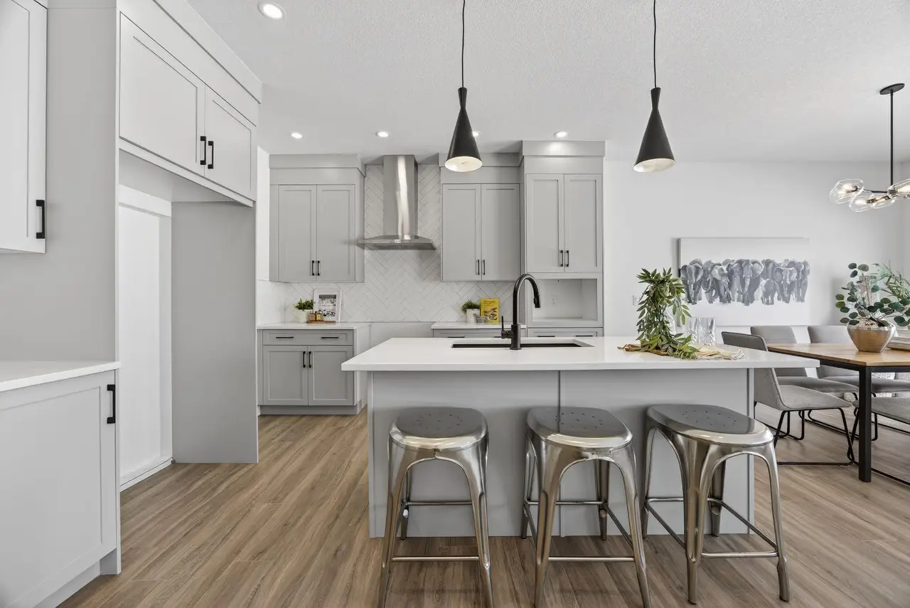1090 Bayview Crescent 