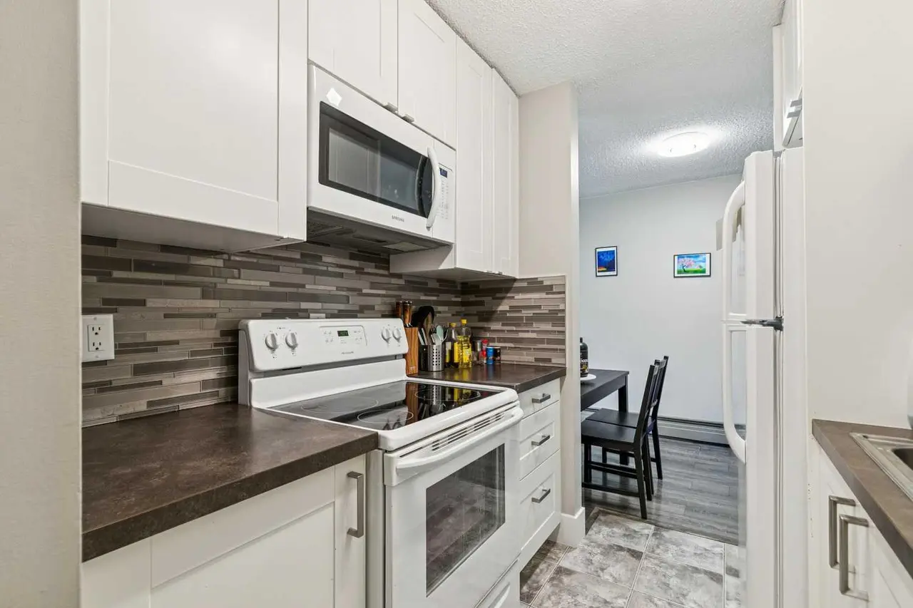 208, 315 Heritage Drive SE