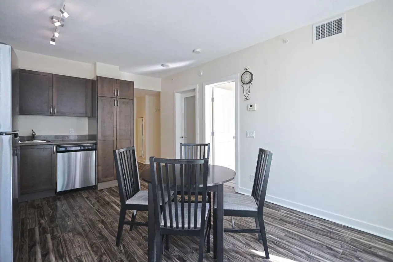 904, 10 Brentwood Common NW