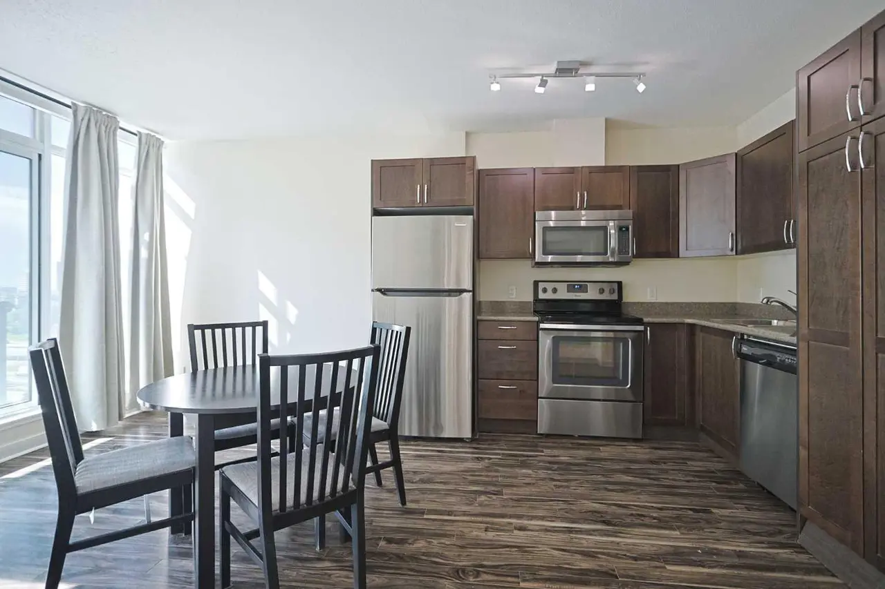 904, 10 Brentwood Common NW